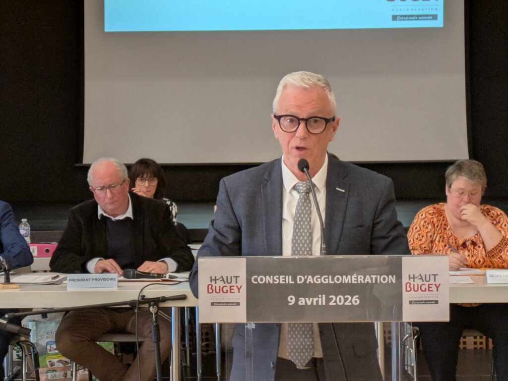 Michel Mourlevat prononce un discours devant les élus