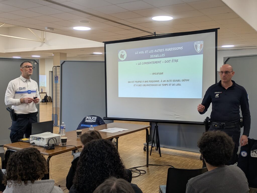 Participation des polices municipales et nationales au forum vie d’ado à Oyonnax Valexpo