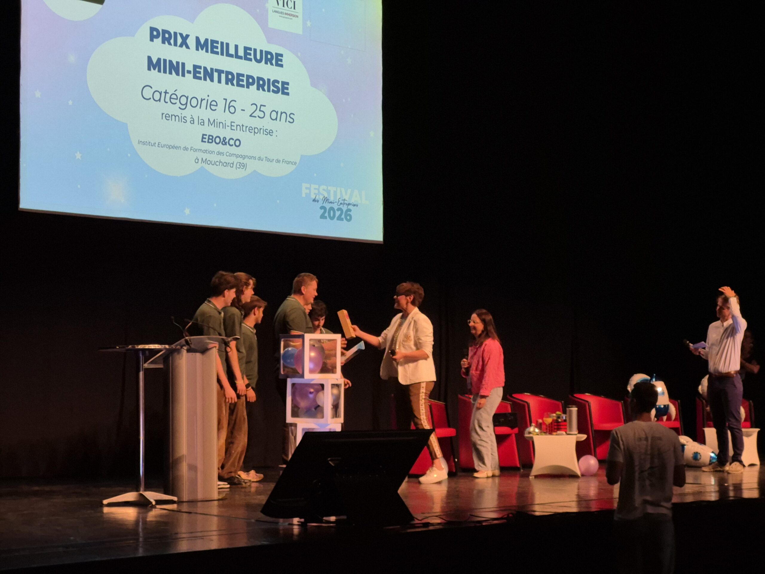 Collégiens et lycéens présentent leurs projets en stands