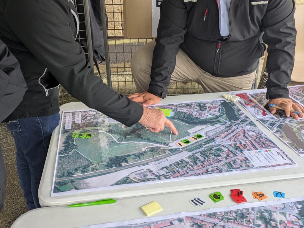 Carte du parc du Breuil avec pictogrammes et post-it
