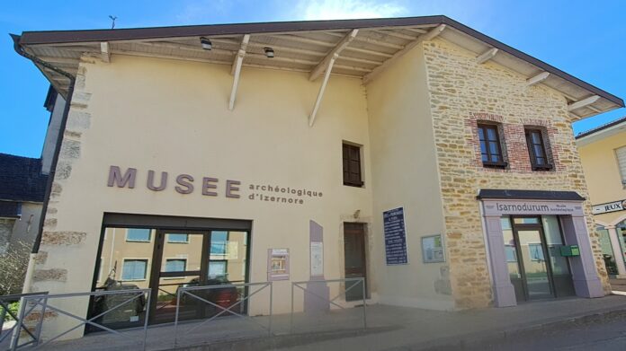 https://hebdo39.net/wp-content/uploads/2026/05/Facade-musee-Izernore-scaled.jpg