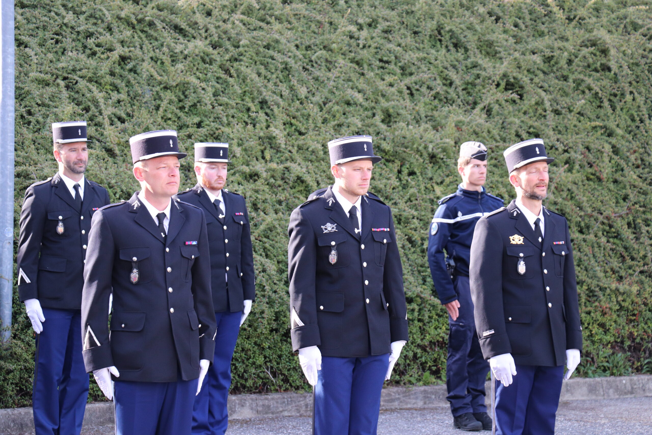Gendarmes récompensés lors de la remise de distinctions pour les gendarmes d'Arinthod