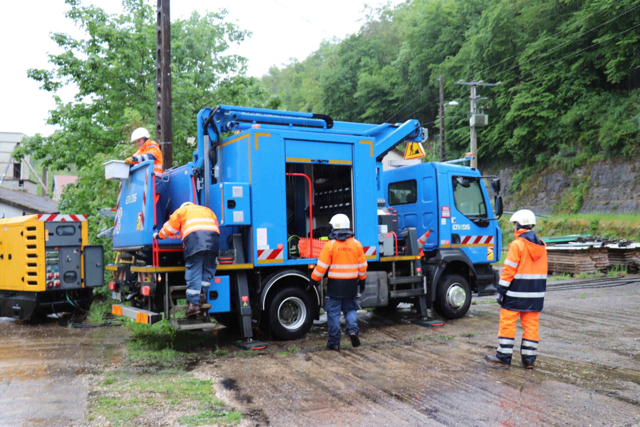 Pose et raccordement d’un groupe électrogène Enedis à Arinthod