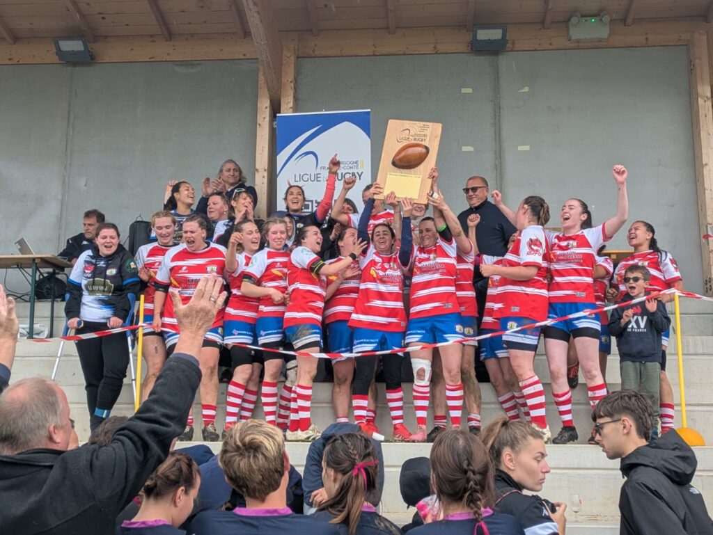 Équipe du RC Morez Haut-Jura célèbre sa victoire