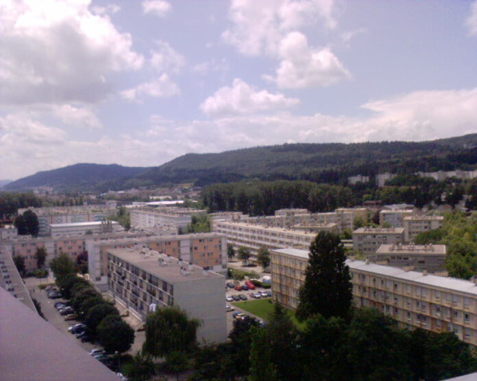 tirs de mortiers dans la ville d'Oyonnax au quartier plaine tirs de mortiers dans la ville d'Oyonnax au quartier plaine