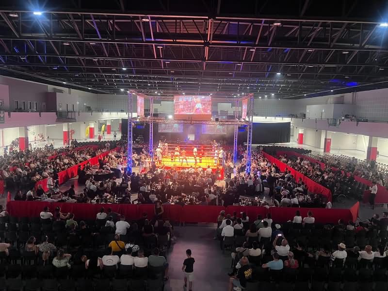 Public nombreux à Valexpo lors du gala de boxe