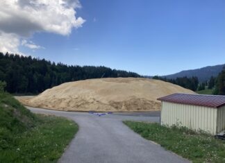 Stockage de neige à Prémanon dans le Jura