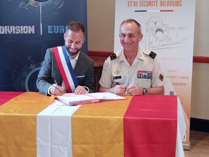 Mikaël Yanardag et le général Bruno Helluy. Salins-les-Bains armées attractivité militaires
