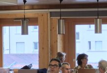 débat autour créations de postes municipales au conseil à Lons