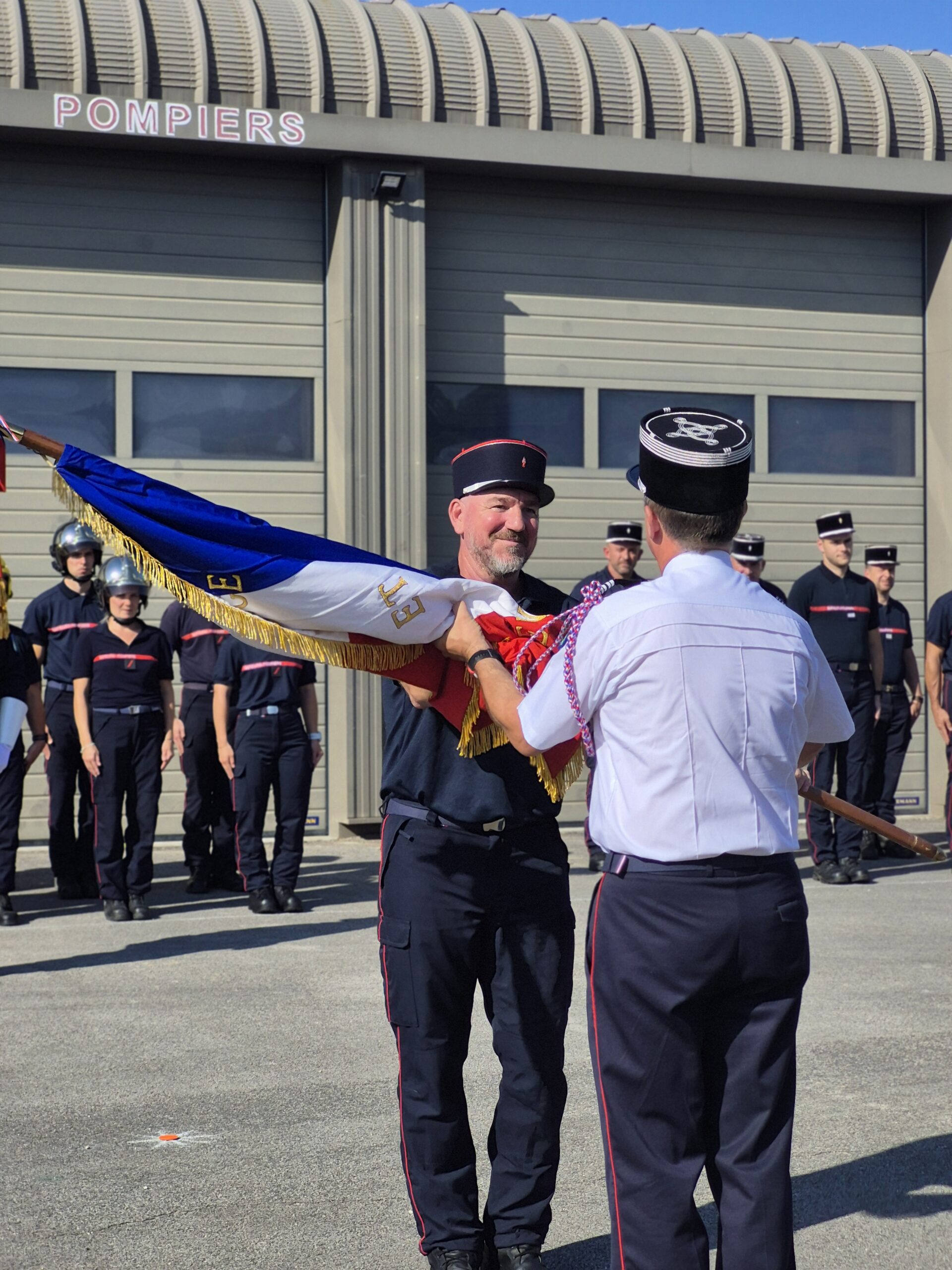 Cérémonie pompiers, passation de commandement au centre de secours