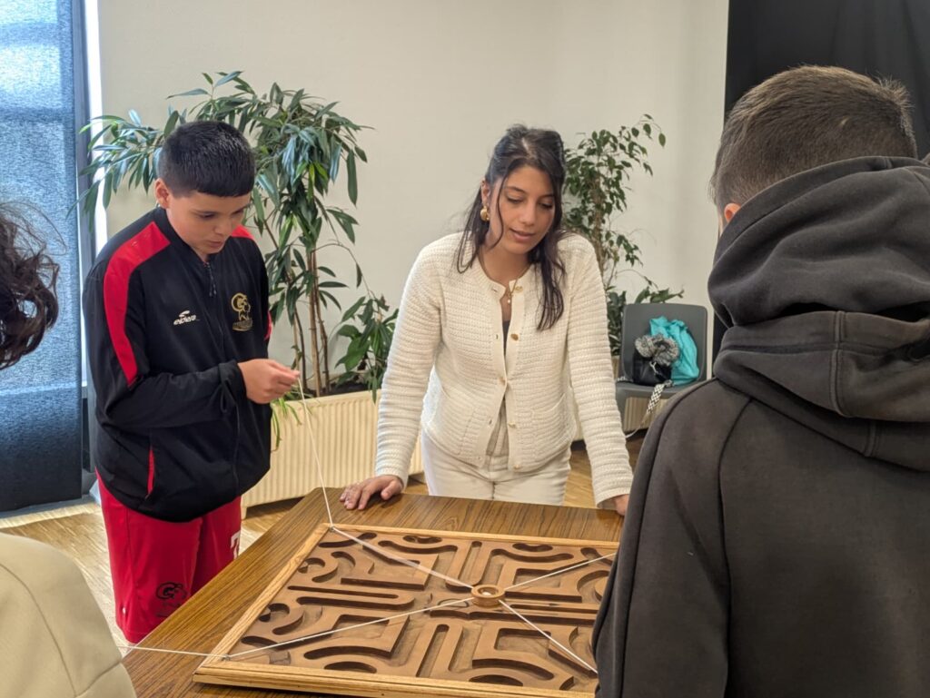 Atelier manuel enfants et parents, activités créatives en salle
