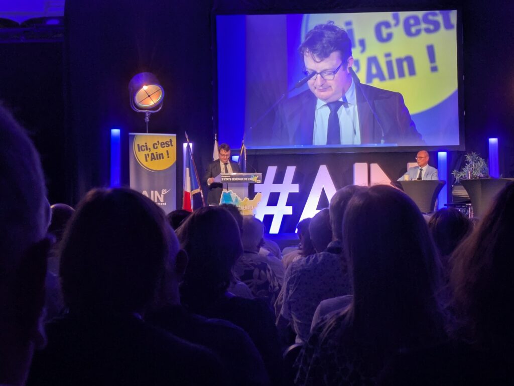 Préfet Louis-Xavier Thirode s’adressant aux maires à Ainterexpo