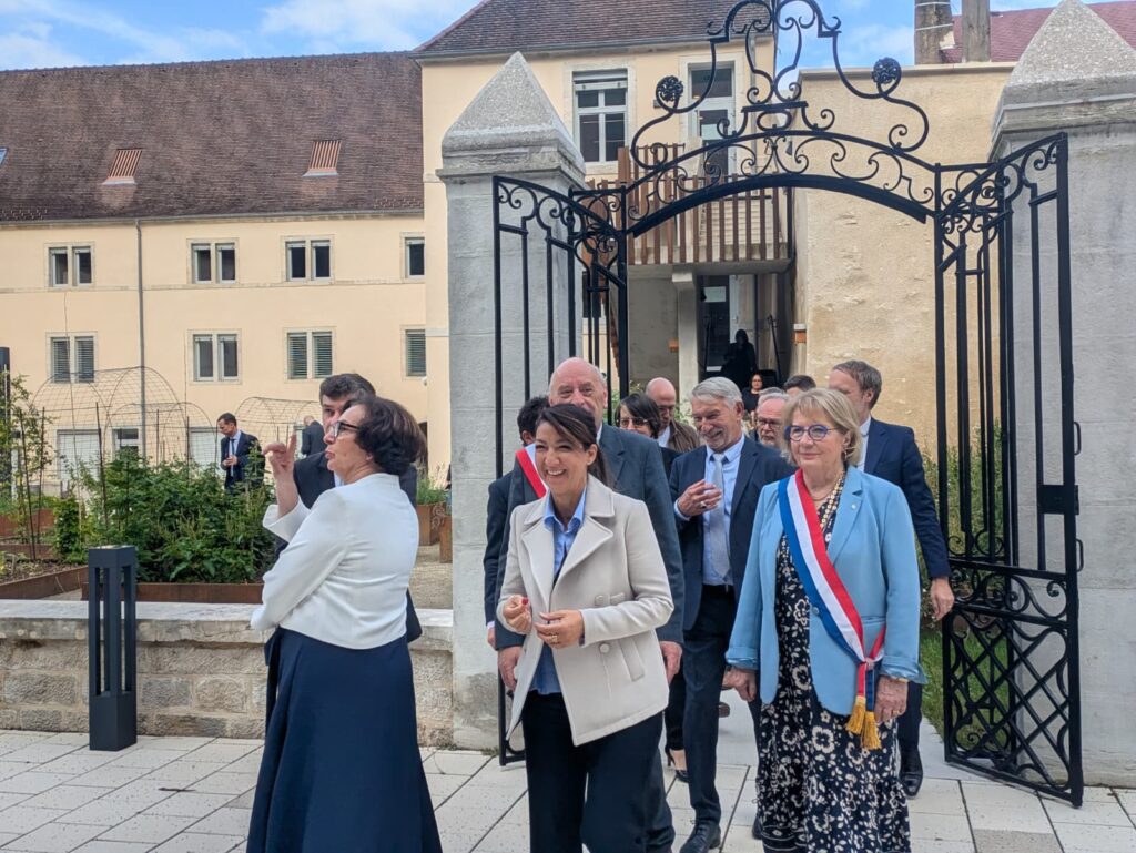 Nouvelles infrastructures et bâtiments, vue extérieure à Poligny