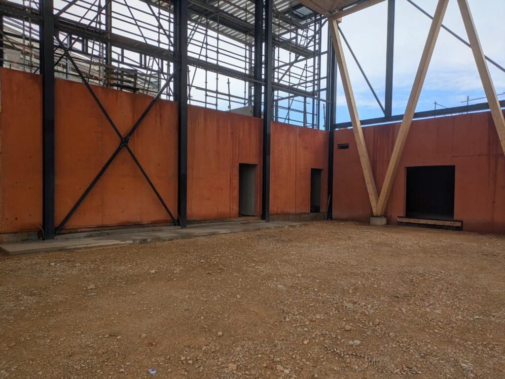 Salle de danse du complexe sportif en construction à Branges