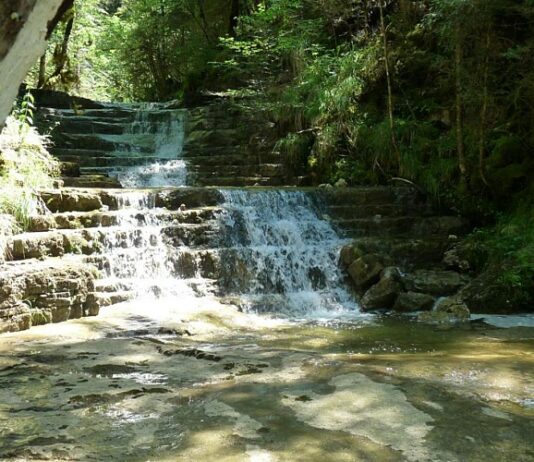 Haut-Bugey. Les Voiles du Landeyron : une balade rafraîchissante au fil des cascades Voiles Landeyron Haut-Bugey