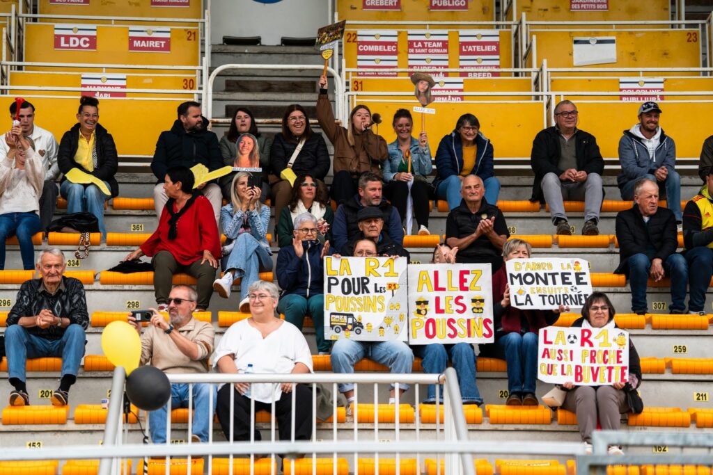 Équipe féminine de Louhans-Cuiseaux posant sur le terrain