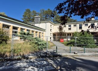 Champagnole. Un contretemps administratif retarde la vente de l’ancienne école ancienne école Champagnole Hubert Reeves