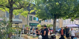 marché Chaussin été