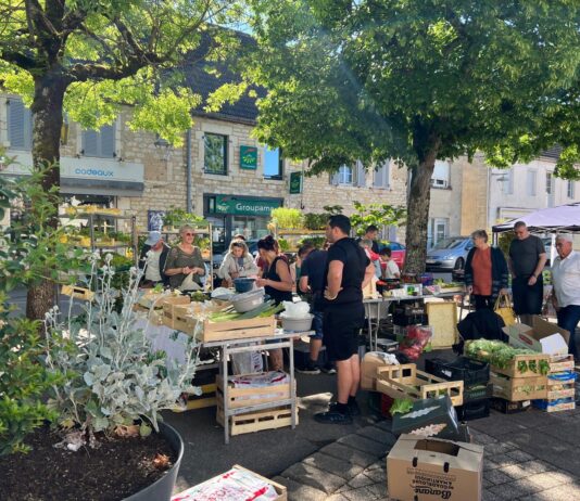 marché Chaussin été