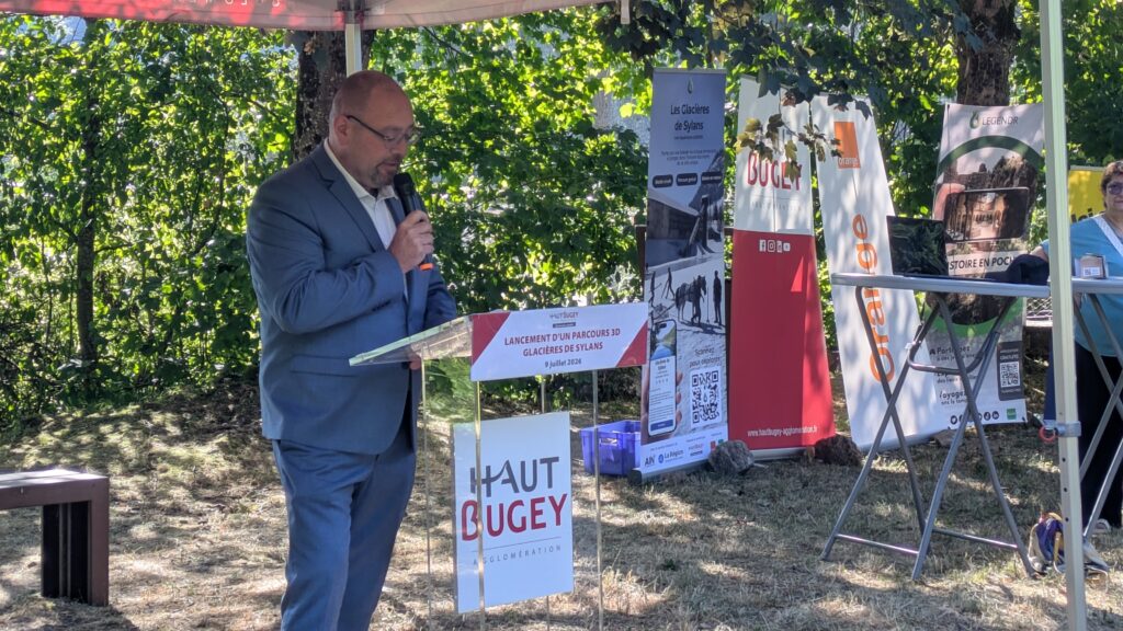 Élu local Lionel Cornaton lors de l’inauguration