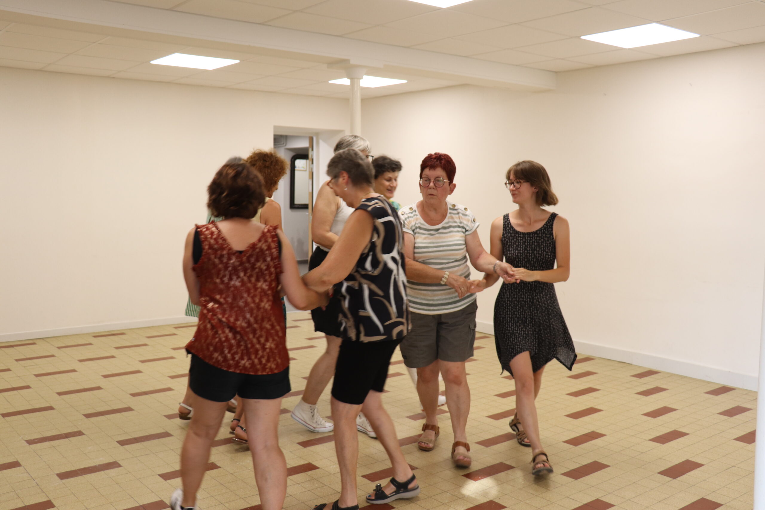 Groupe de danse irlandaise en démonstration sur scène