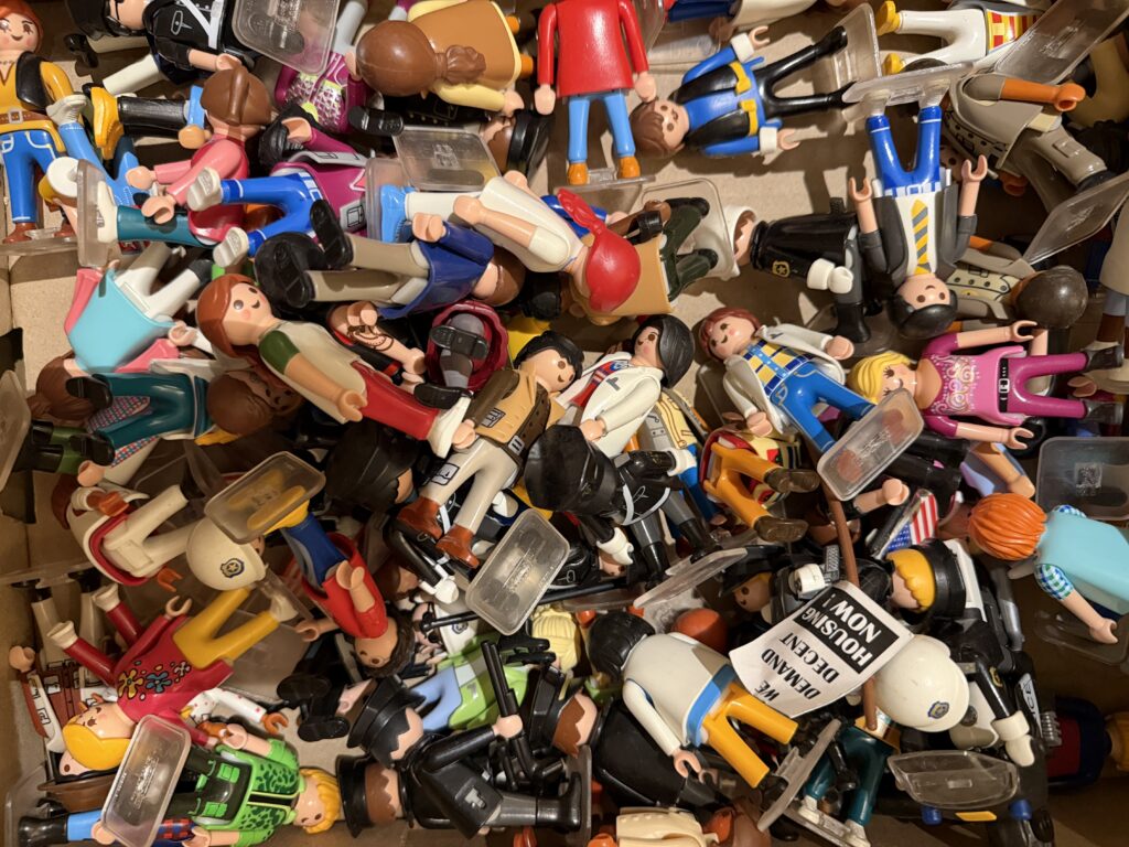 Scènes Playmobil rétro en vrac, exposition musée Nantua