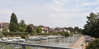 Dole. La Petite Venise jurassienne se découvre à pied Dole canaux randonnée port