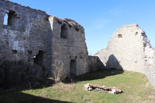 Murs en pierre du château d’Oliferne restaurés