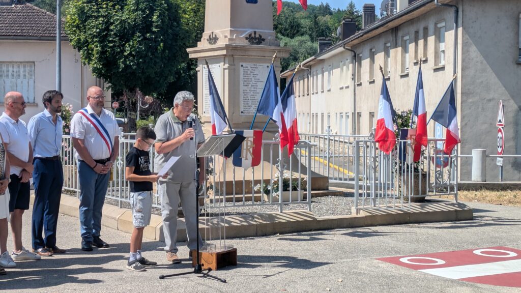 Lecture d’un poème lors de la cérémonie du 14 juillet