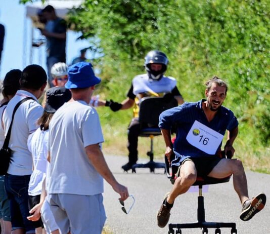Grozon. La course de fauteuils de bureau garde son esprit déjanté, malgré une baisse de participation course fauteuils Grozon
