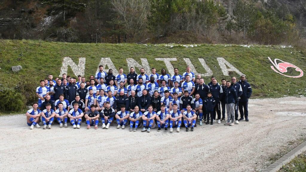 Équipe de rugby de Nantua en action