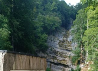 cascade Bief Ruine Jura