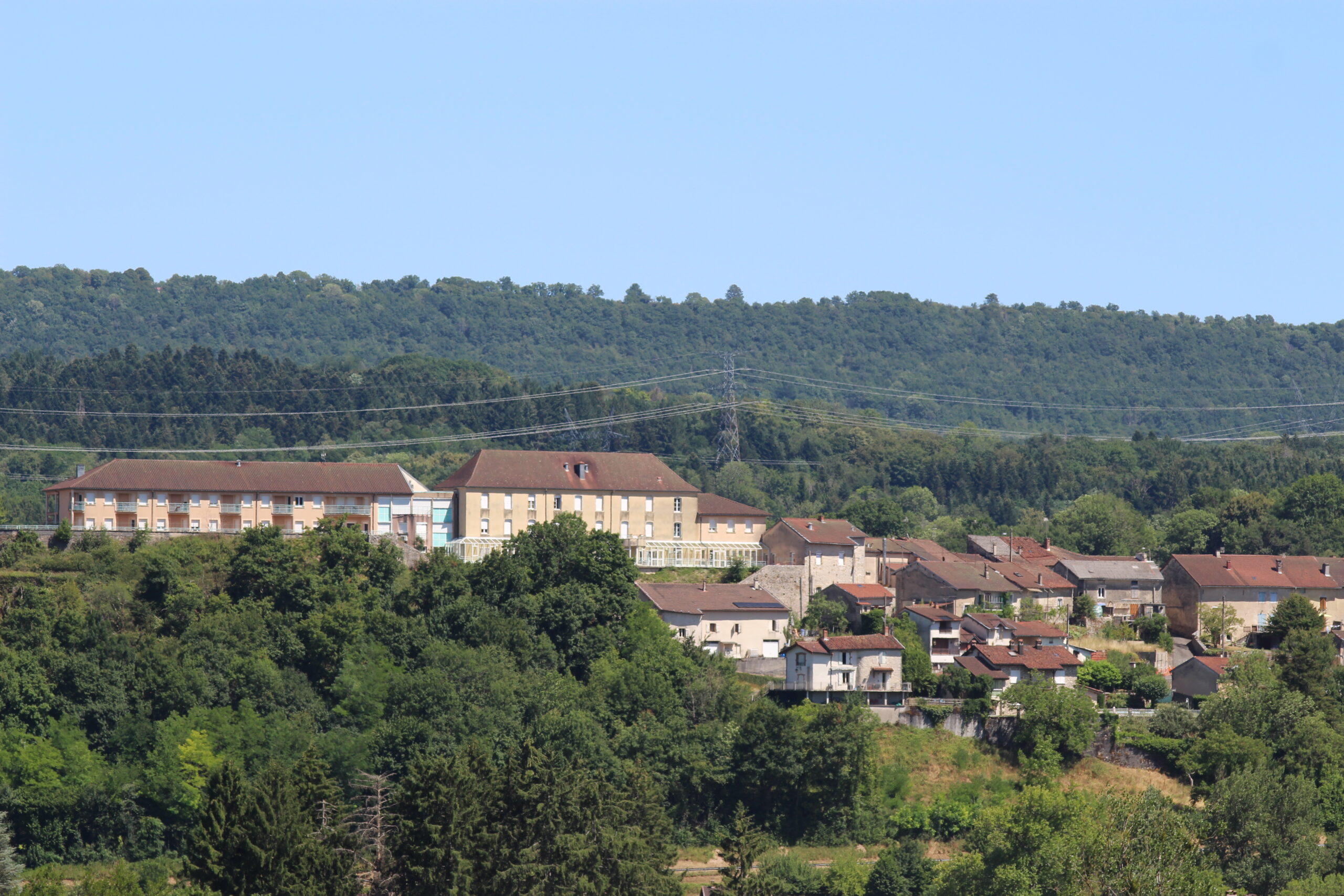 Bâtiment de l’EHPAD sur vestiges de château