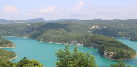 Petite Montagne. Un territoire discret qui dévoile son authenticité Petite Montagne Jura Lac de Vouglans