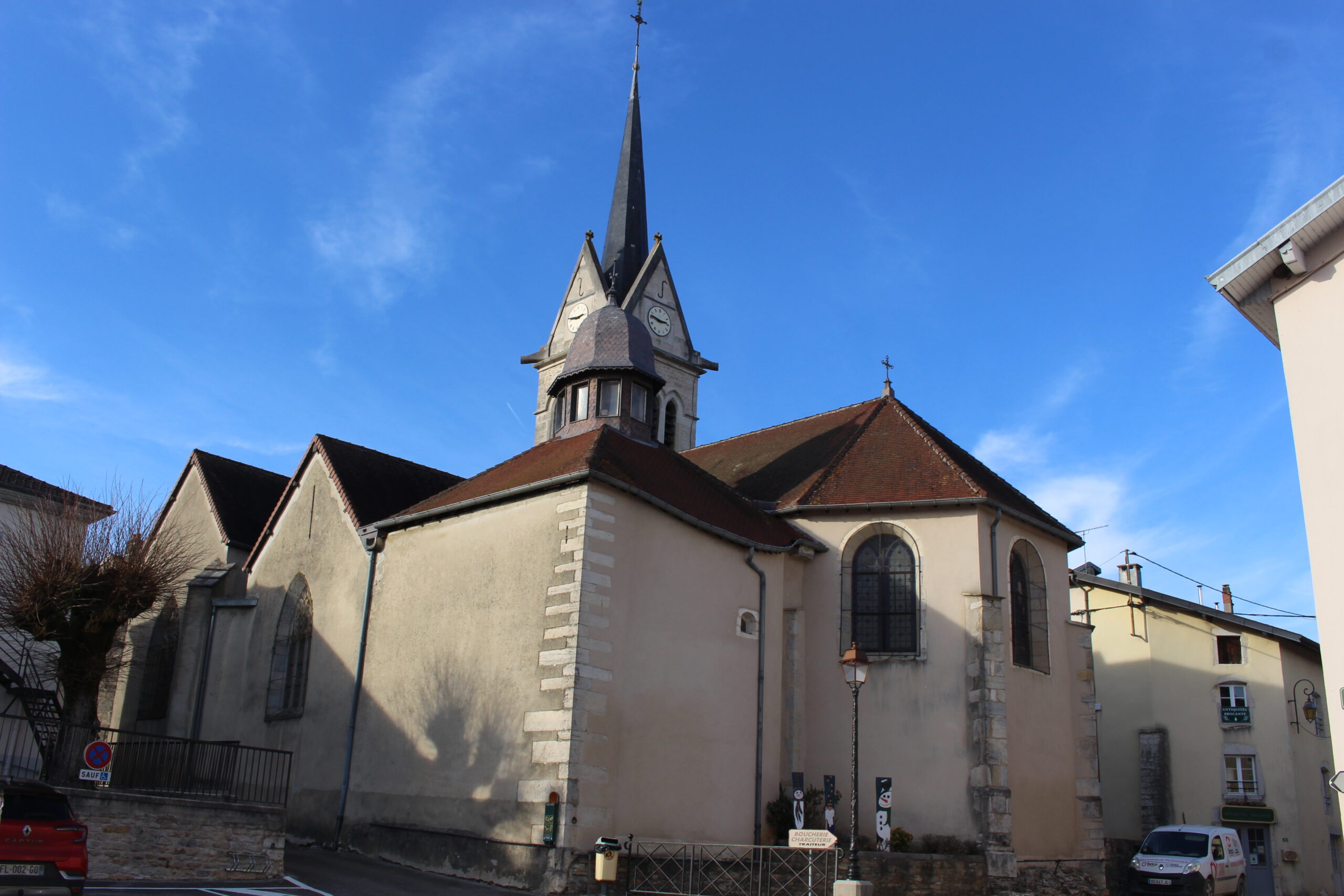 Église de Saint-Julien-sur-Suran, façade et clocher