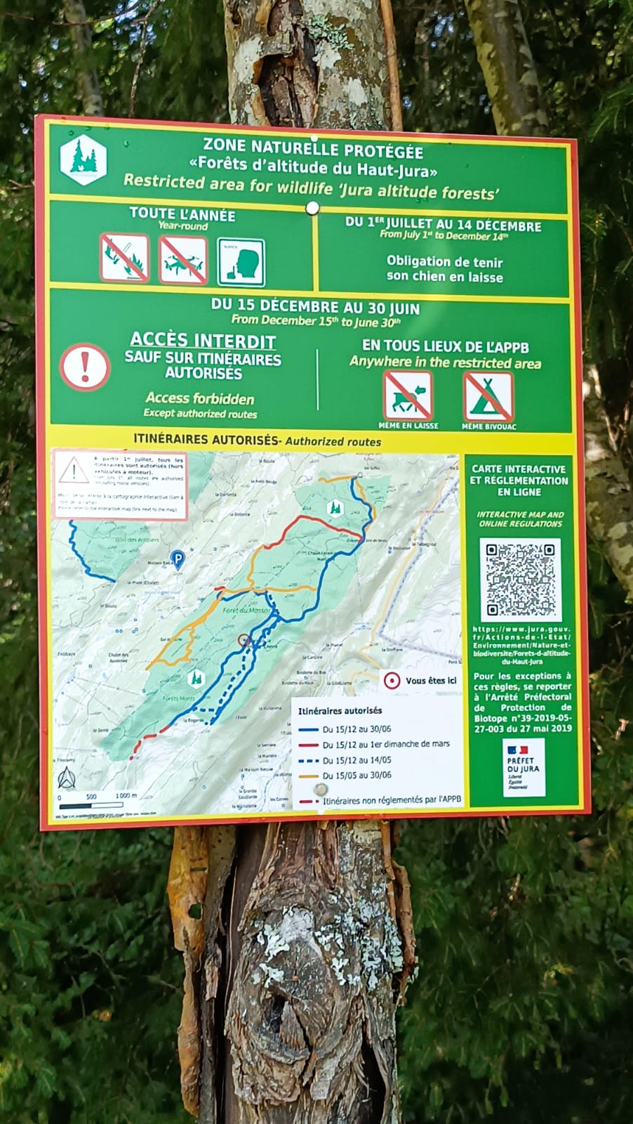 Fiche d'information au Crêt Pela sommet plus élevé Jura