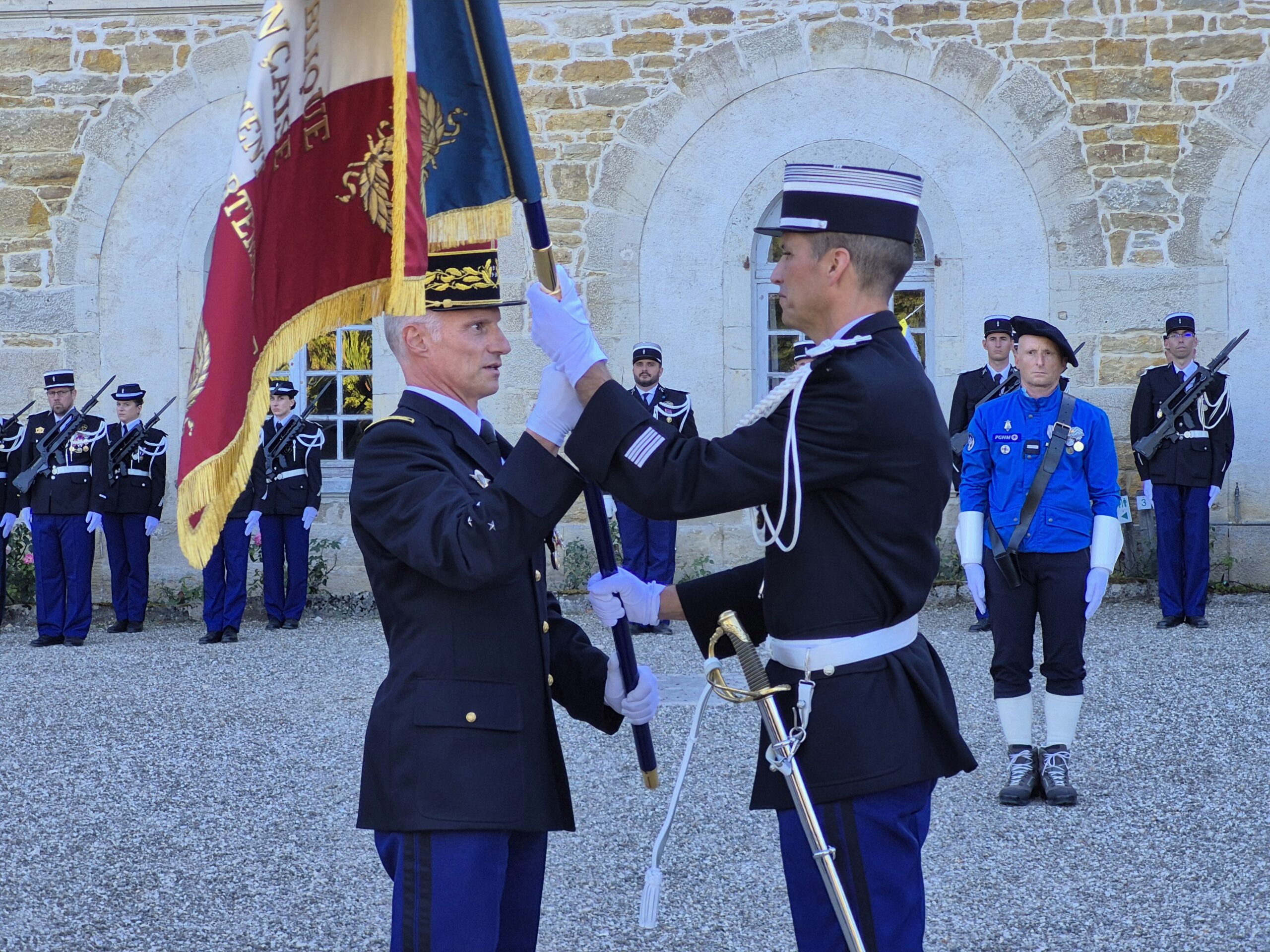 Cérémonie de la gendarmerie, militaires en formation extérieure