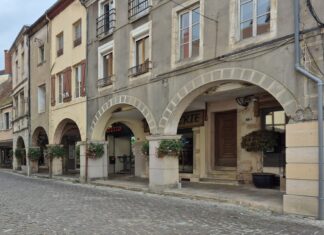 Louhans-Châteaurenaud. Les arcades pour créer un trait d’union avec le Jura