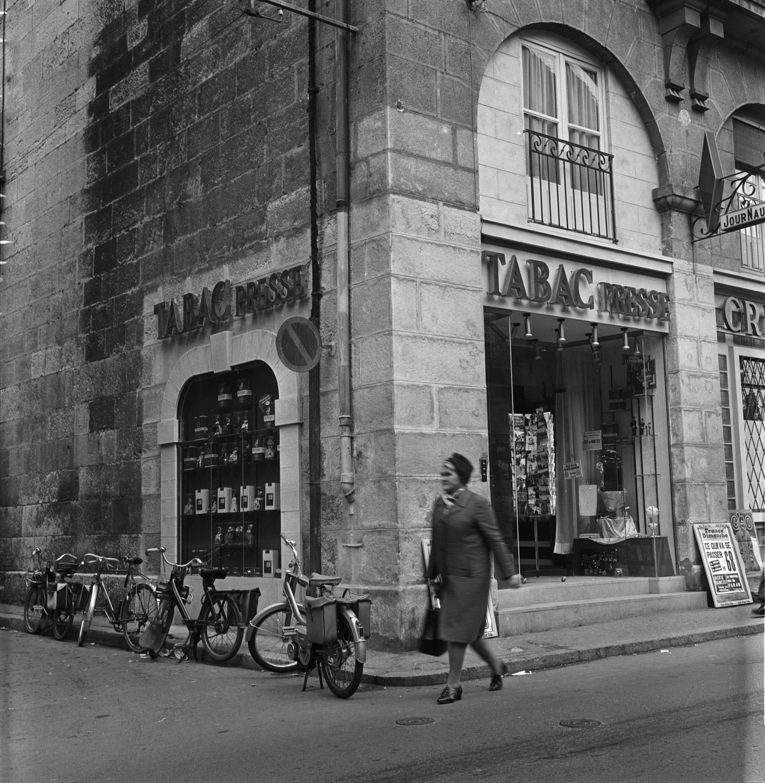 Photographie ancienne de rue à Dole, années 1960