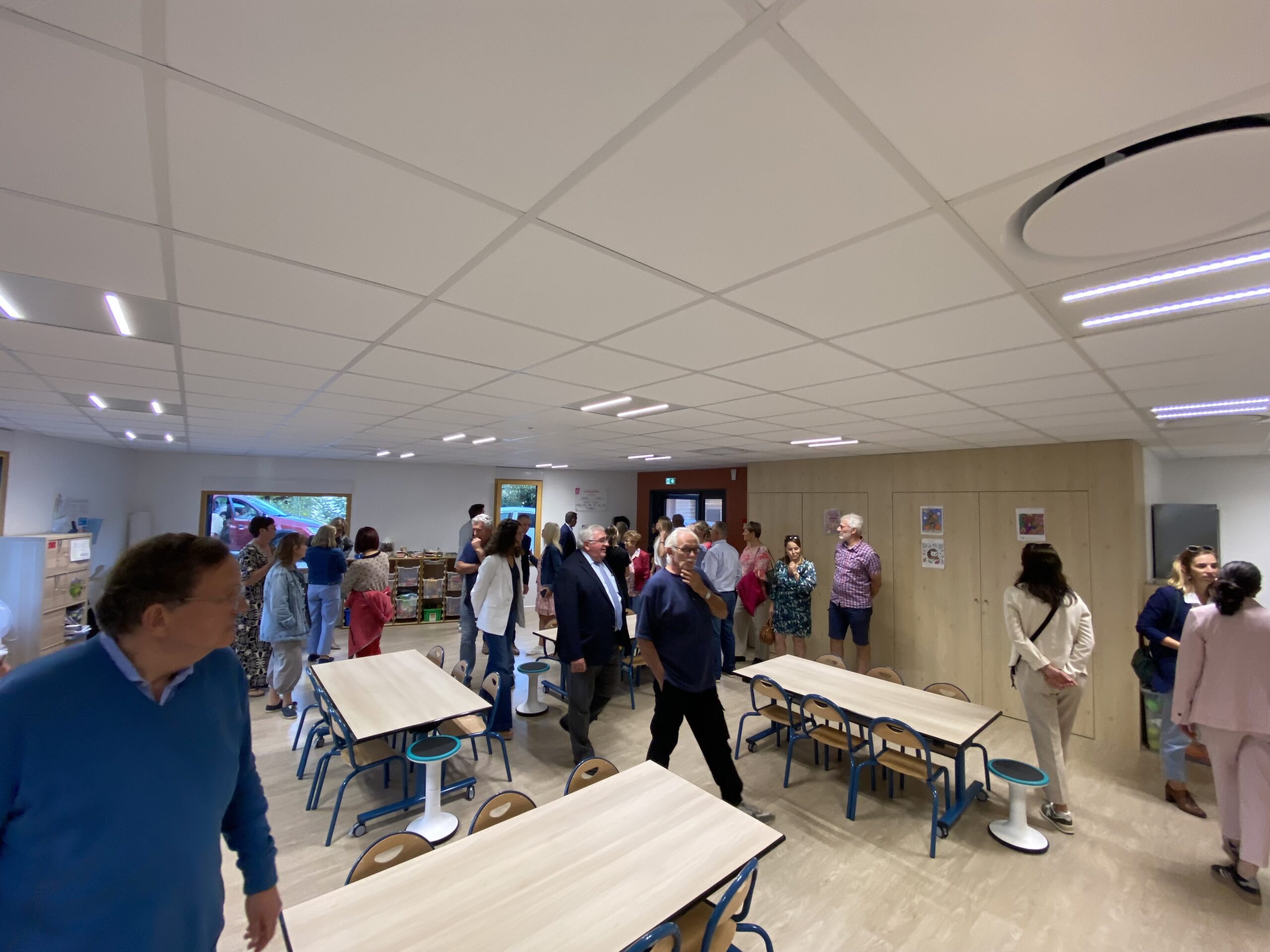 Façade du pôle scolaire de Biarne rénové
