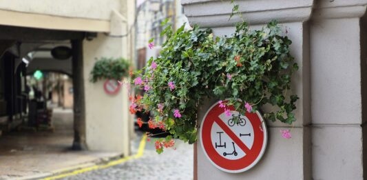 Louhans-Châteaurenaud. Les vélos et trottinettes interdits sous les arcades