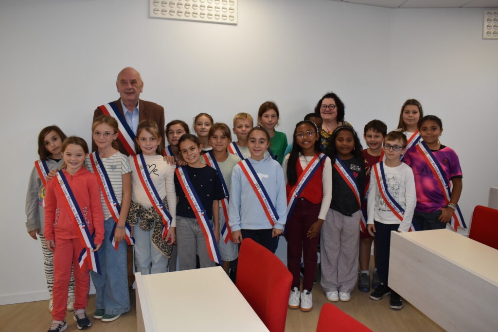 Conseil municipal des enfants à Poligny, photo de groupe